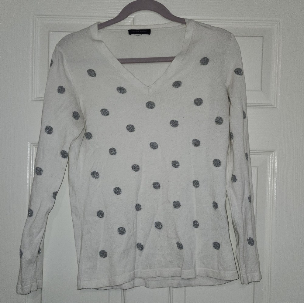 White and silver polka dot tommy.Hill figure sweater